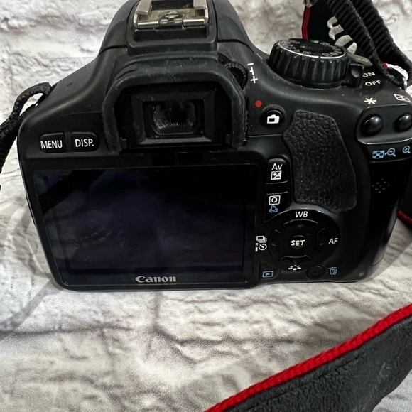 Canon EOS Digital Rebel T2i Digital w/18-55mm IS II Lens kit used camera - Picture 9 of 16